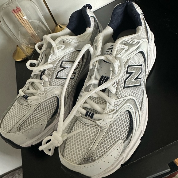 New Balance Mesh White and Black Running Shoes - Picture 1 of 8